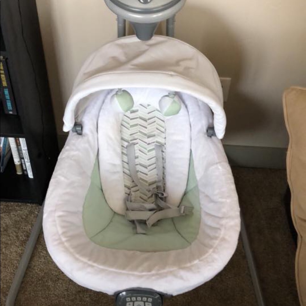 Graco soothing baby swing